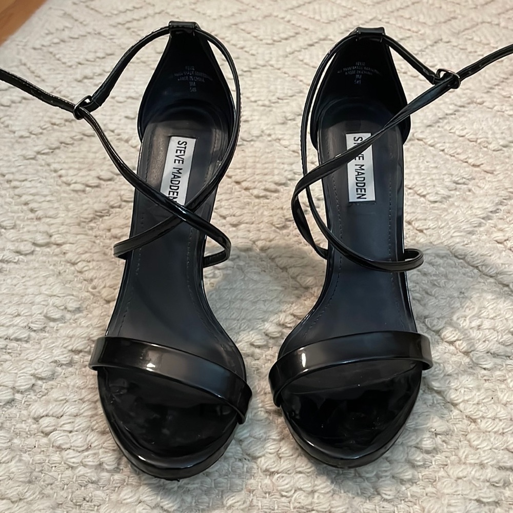 Steven Madden a black Strappy Heels